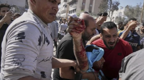 Ataque israelí mata 23 personas en Gaza mientras crece la indignación por el bloqueo de la ayuda