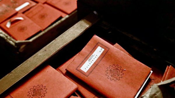 Hallan documentos nazis en archivos de la Corte Suprema argentina