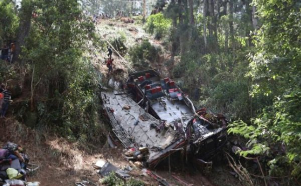 Autobús cae a barranco en Sri Lanka; hay 21 muertos y 35 heridos