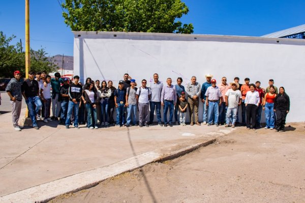 Impulsa Gobierno de Meoqui creación de mural en Estación Consuelo en honor a sus fundadores