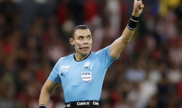 El árbitro Marco Antonio ‘Gato’ Ortiz, señalado por ‘ayudar’ al América en una Final y por pedirle un autógrafo a Messi, ahora ‘elimina’ al Necaxa