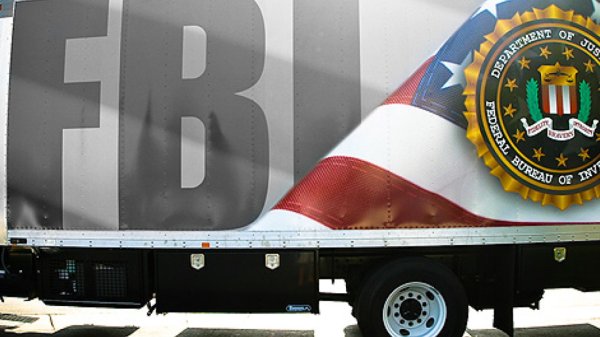 FBI ordena a sus agentes dar prioridad a casos de inmigración frente a los delitos de guante blanco