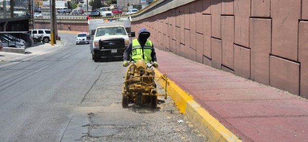 Lleva Municipio avance de 70% en pintura de guarniciones del Periférico de la Juventud