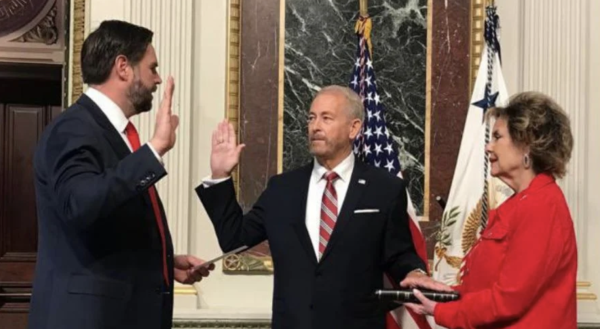 Ronald Johnson rinde protesta como nuevo embajador de Estados Unidos en México