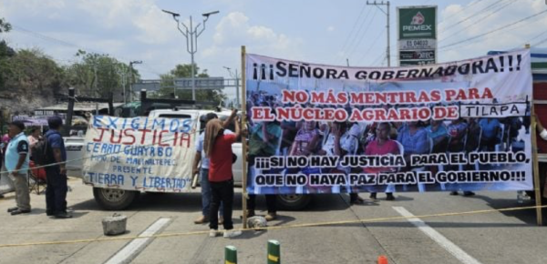 Van nueve horas de bloqueo en la Autopista del Sol; ejidatarios exigen solución a conflicto agrario