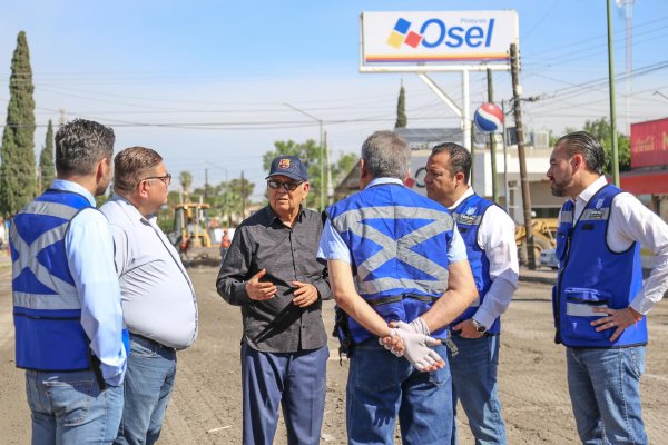 Supervisa Valenciano avance de pavimentación en la avenida del Parque