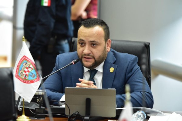 Avanza iniciativa de Arturo Medina para blindar al estado contra el gusano barrenador