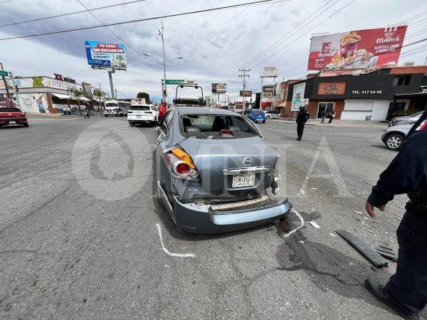 Cuantiosos daños materiales tras fuerte percance vial en la Tecnológico