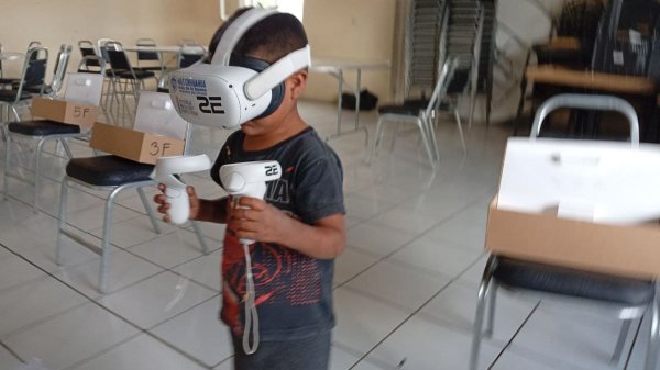 Lentes de realidad virtual llegan por primera vez a la comunidad de San Andrés