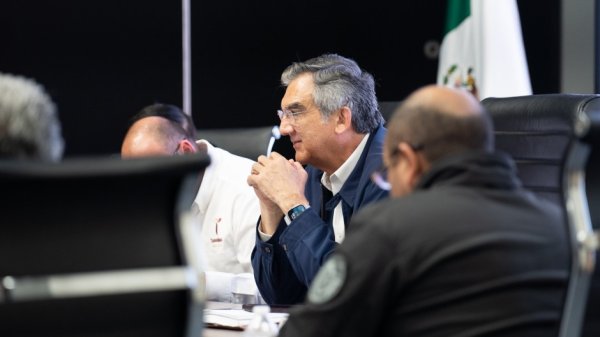 Furioso por la crisis en su imagen, Américo amenaza con despedir a su vocero y culpa a Jesús Ramírez