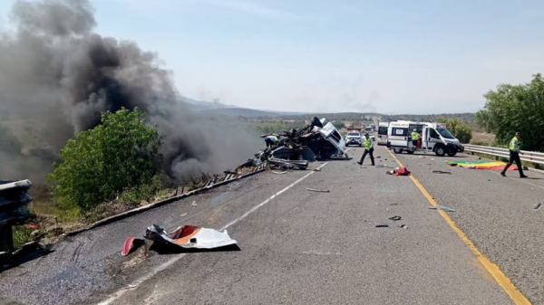 Accidente carretero en en la autopista Cuacnopalan–Oaxaca deja al menos 21 muertos