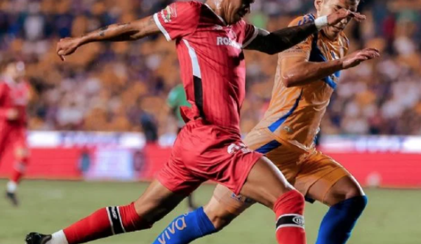 Con gol del portugués Paulinho, Toluca rescata empate ante Tigres en semifinal mexicana (video)