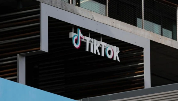 Unión Europea acusa a TikTok de no cumplir normas de seguridad digital en base de datos publicitaria