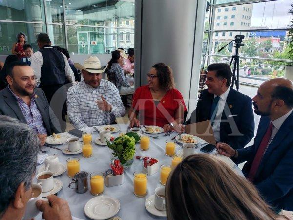 Encabeza Octavio Borunda desayuno con participantes del Premio a la Responsabilidad Medioambiental 2025