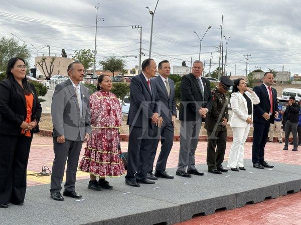 Realizan Izamiento a la Bandera por el Día del Maestro