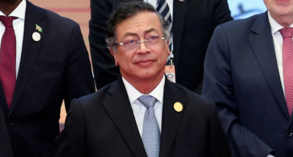 Petro viajará al Vaticano para invitar al papa León XIV a visitar Colombia