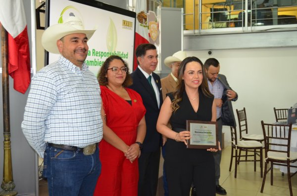 Presidenta del Congreso en entrega de Premio a la Responsabilidad Medioambiental del Estado de Chihuahua 2025