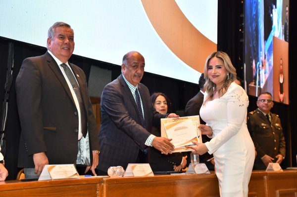 Reconoce Estado a docentes del subsistema estatal por antigüedad