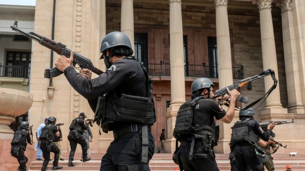 Pakistán e India acuerdan extender hasta el domingo el alto el fuego
