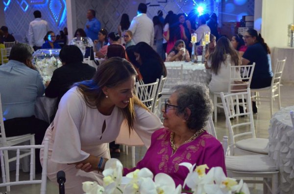 La diputada Xóchitl Contreras celebra a las madres juarenses y continúa recorriendo la ciudad con compromiso y cercanía