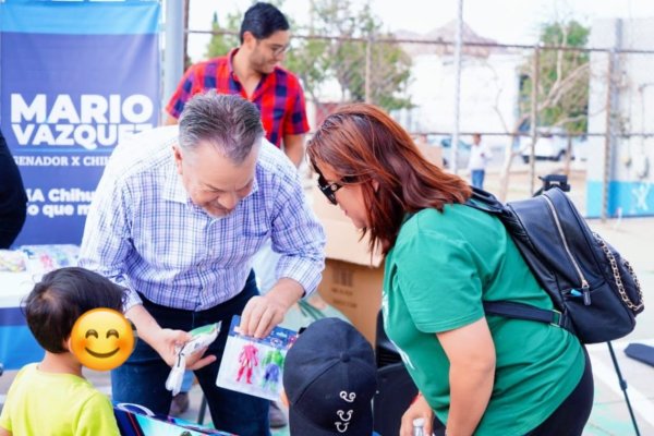Festeja Mario Vázquez a madres, niñas y niños en la Huerta Legarreta