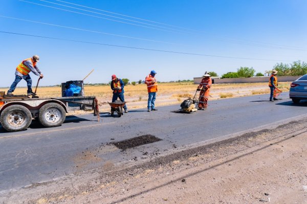 Intensifica Gobierno del Estado bacheo en Carretera Meoqui - Ortiz