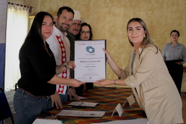 Entregan Distintivos de Calidad Turística en el Pueblo Mágico de Creel