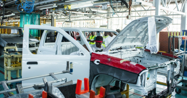 Crisis en Nissan: Analiza cerrar 2 plantas en México para reducir costos