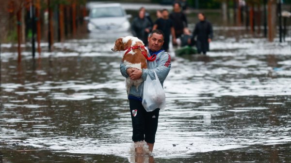 Alerta roja en Argentina para provincia agrícola de Buenos Aires por intensas lluvias e inundaciones