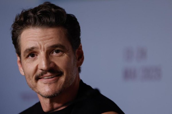 Pedro Pascal cree que Hollywood debe resistir 