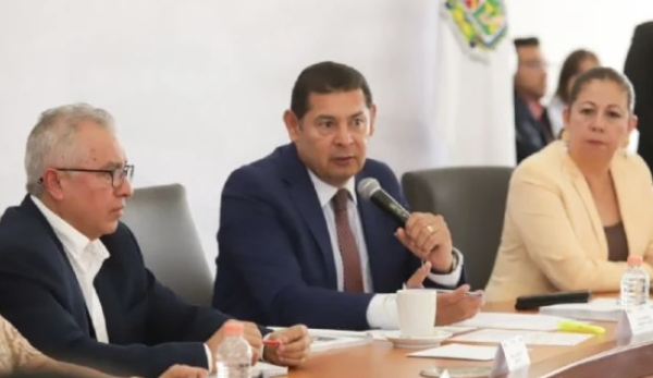 Tras semanas de enfrentamientos, Armenta se reúne con colectivo Voz de los Desaparecidos
