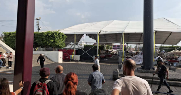 Colapsa estructura durante Feria del Libro en Neza; hay 5 heridos (Video)