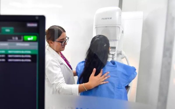 Ofrece Secretaría de Salud mastografías gratuitas en la Feria de Santa Rita