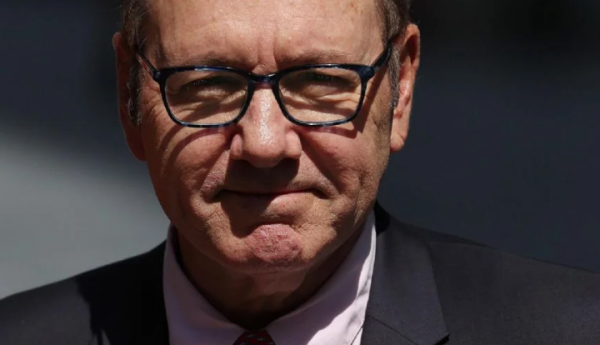 Kevin Spacey será invitado de honor y premiado en la gala de una organización en el Festival de Cannes
