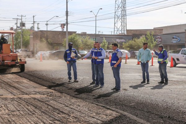 Supervisa Jesús Valenciano arranque de pavimentación en calle Primera Oriente frente al Rotario
