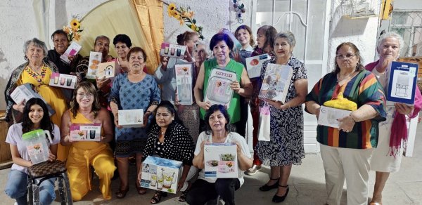 Apoya Carla Rivas a madres de familia de la colonia Cerro de la Cruz con artículos para el hogar