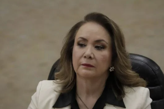 INE ordena a Yasmín Esquivel retirar publicaciones pagadas en Facebook