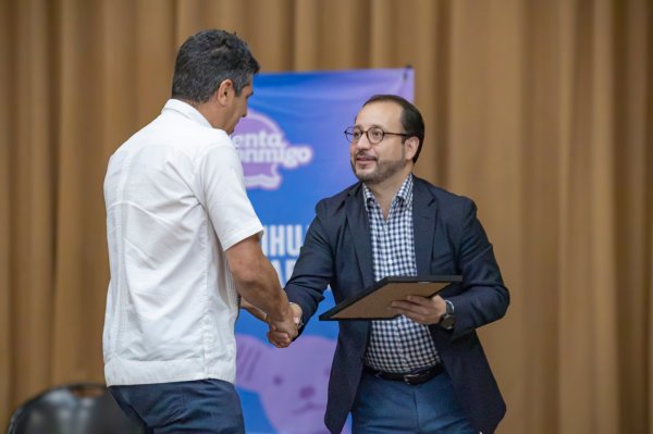 Reconoce SIDE a 19 empresas con el distintivo Chihuahua Market
