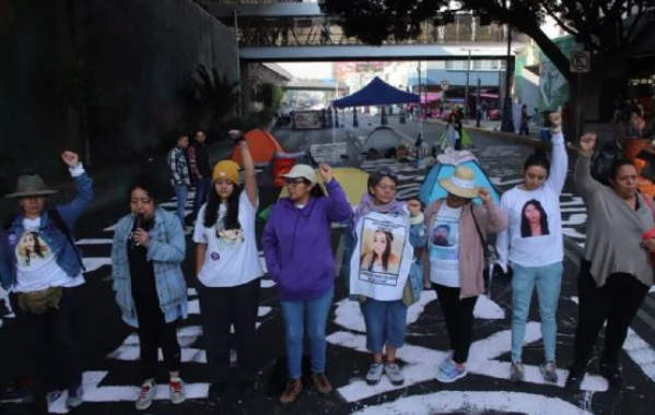 “Ya queremos acciones”: Familias buscadoras continuan bloqueo indefinido en Tlalpan