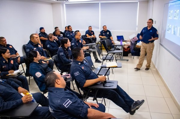 Capacita U.R.G.E. a más de 30 elementos de PC y Bomberos de Meoqui