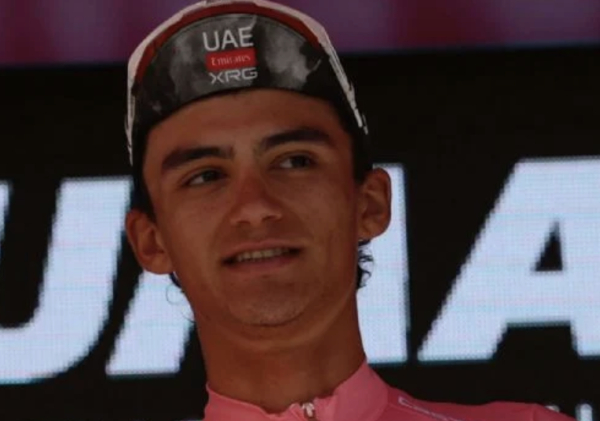 Isaac del Toro mantiene el liderato en el Giro de Italia tras etapa contrarreloj