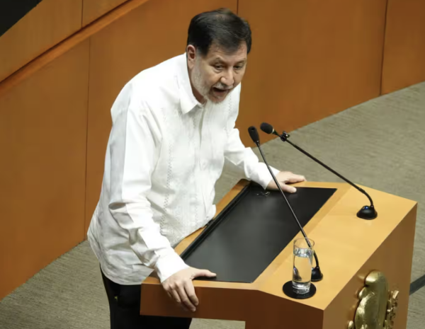 Oposición denuncia abuso de poder de Fernández Noroña tras obligar a un ciudadano a disculparse