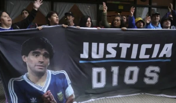 Suspenden el juicio por la muerte de Maradona tras recusación a una jueza