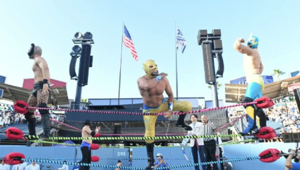 Los Dodgers celebran la Noche de la Herencia Mexicana con show de lucha libre y anuncian su alineación con jugadores enmascarados