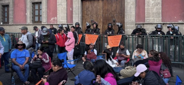 Sheinbaum cambia el horario de su conferencia matutina del jueves luego de que bloqueo de la CNTE la dejara sin reporteros en la 