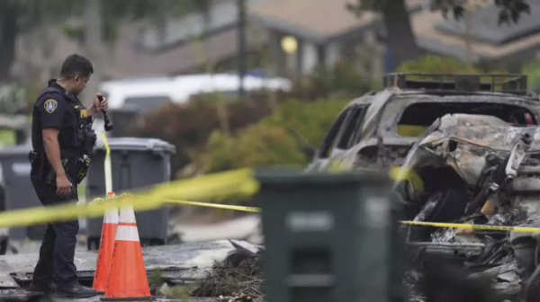 Dos muertos y ocho heridos tras estrellarse avioneta en vecindario de San Diego