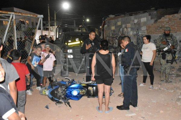 Motociclista resulta lesionado tras choque con camioneta de la Sedena en la colonia Porvenir