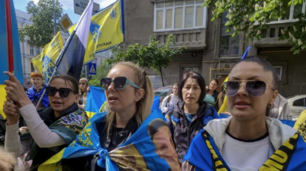 Rusia y Ucrania intercambian otros 307 prisioneros de guerra; los ataques continúan en ambos lados