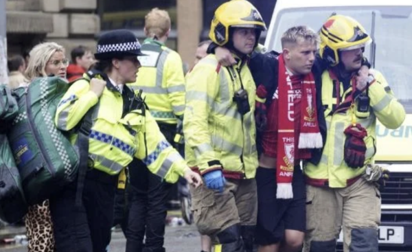 Atropello a aficionados del Liverpool deja 27 hospitalizados, incluidos cuatro niños