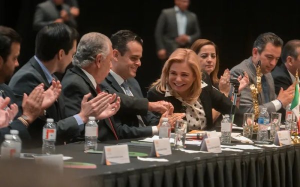 Acompaña Maru Campos a nueva Mesa Directiva del Consejo Coordinador Empresarial de Chihuahua en su toma de protesta